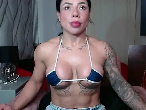 Snapshot of beautifulunna_ chatting on 01/18/26, 02:37 beautifulunna online show from 01/18/26, 02:37