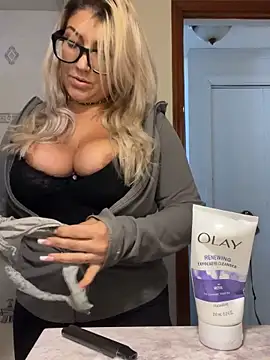 LittleMissEeve online show from 10/22/25, 04:18