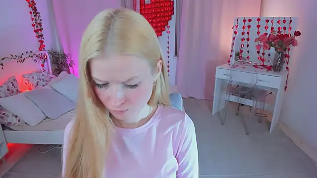 Snapshot of Laly_Peach chatting on 02/15/26, 08:35 Laly Peach online show from 02/15/26, 08:35