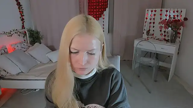 Snapshot of Laly_Peach chatting on 02/17/26, 11:50 Laly Peach online show from 02/17/26, 11:50