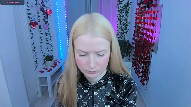 Snapshot of Laly_Peach chatting on 02/25/26, 11:31 Laly Peach online show from 02/25/26, 11:31