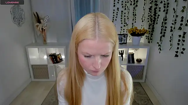 Snapshot of Laly_Peach chatting on 03/16/26, 04:00 Laly Peach online show from 03/16/26, 04:00