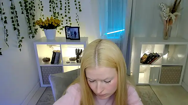 Snapshot of Laly_Peach chatting on 04/03/26, 12:14 Laly Peach online show from 04/03/26, 12:14