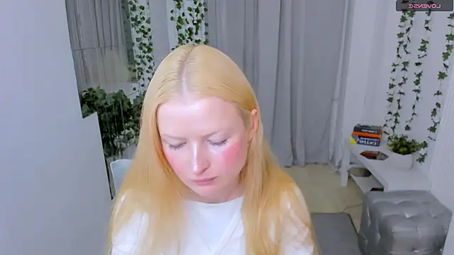 Laly Peach online show from 05/27/26, 11:07