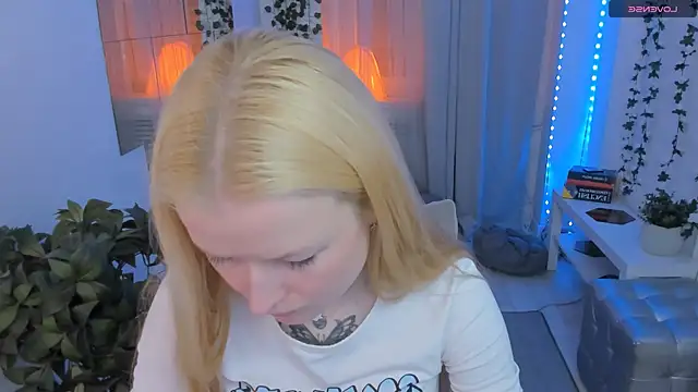 Laly Peach online show from 06/03/26, 11:57