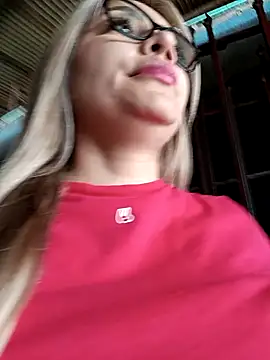 Snapshot of DIANITA_1988 chatting on 02/04/25, 07:00 DIANITA 1988 online show from 02/04/25, 07:00