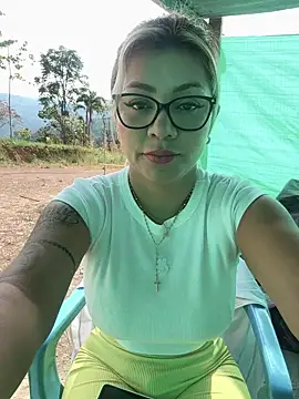 Snapshot of DIANITA_1988 chatting on 03/13/25, 01:40 DIANITA 1988 online show from 03/13/25, 01:40