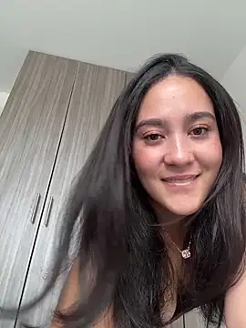 Nina lovi online show from 04/17/26, 08:45