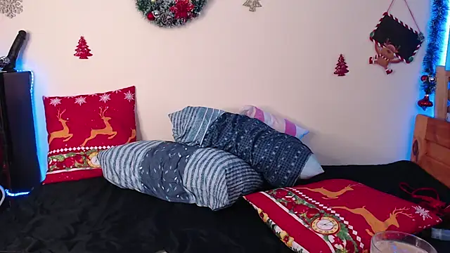 Snapshot of Annie_p chatting on 12/29/24, 04:27 Annie p online show from 12/29/24, 04:27