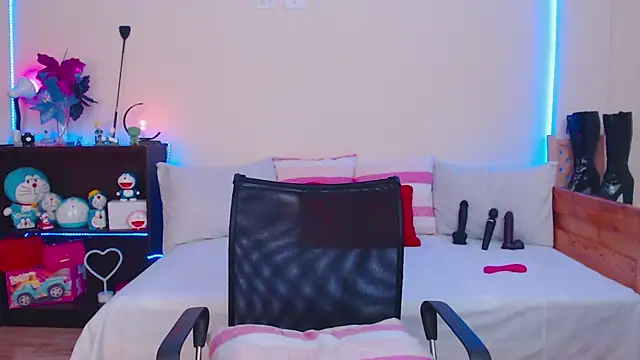 Snapshot of Annie_p chatting on 01/17/25, 12:20 Annie p online show from 01/17/25, 12:20