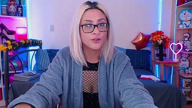 Snapshot of Annie_p chatting on 11/15/25, 10:04 Annie p online show from 11/15/25, 10:04