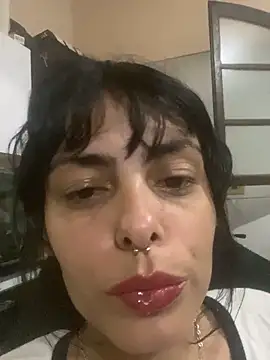 Snapshot of Sarah-safada chatting on 11/30/25, 11:31 Sarah-safada online show from 11/30/25, 11:31