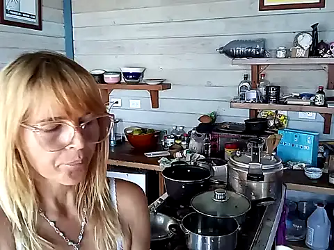 Luna-Natural online show from 01/15/25, 06:51