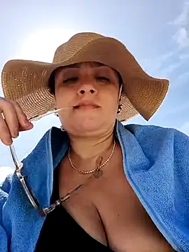 Snapshot of CristalRays chatting on 04/13/26, 07:41 CristalRays online show from 04/13/26, 07:41