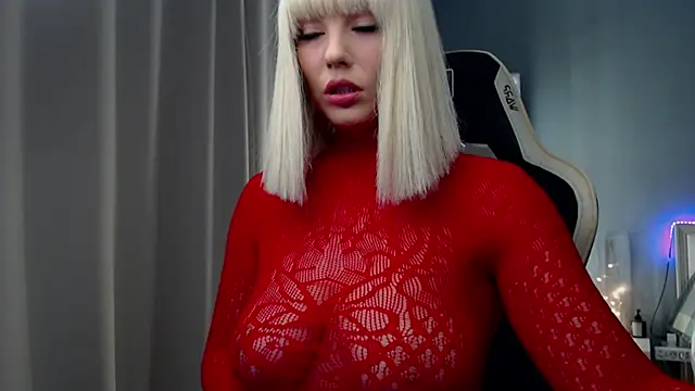 Snapshot of Queensy_Sins chatting on 02/06/25, 04:25 Queensy Sins online show from 02/06/25, 04:25