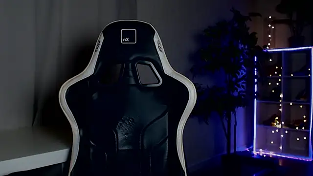 Snapshot of Queensy_Sins chatting on 09/12/25, 09:48 Queensy Sins online show from 09/12/25, 09:48