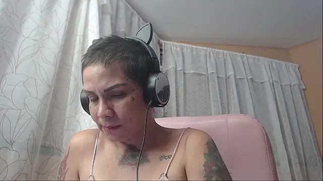 moon cat85 online show from 10/03/25, 10:07