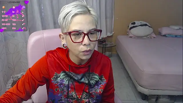 Snapshot of moon_cat85 chatting on 07/08/26, 01:15 moon cat85 online show from 07/08/26, 01:15