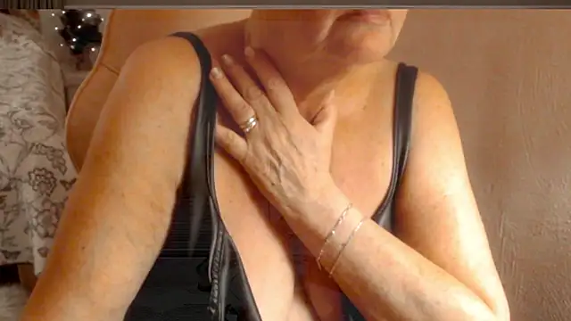 GrannyChrissy68 online show from 12/27/24, 10:26