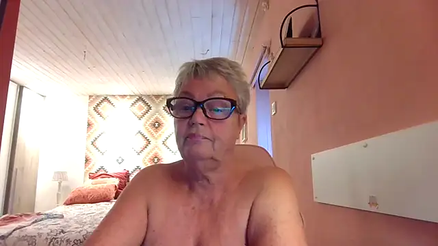 GrannyChrissy68 online show from 09/13/25, 12:27