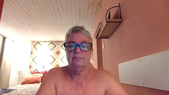 GrannyChrissy68 online show from 09/15/25, 09:37