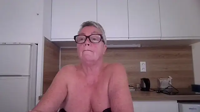 GrannyChrissy68 online show from 09/21/25, 07:37