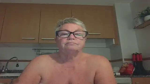 GrannyChrissy68 online show from 09/27/25, 08:36