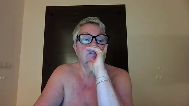GrannyChrissy68 online show from 10/02/25, 09:22