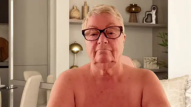 GrannyChrissy68 online show from 04/10/26, 12:21