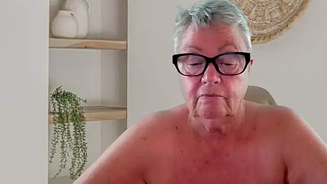 GrannyChrissy68 online show from 07/09/26, 04:44