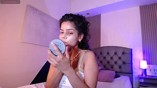 ximena diaz online show from 02/06/25, 07:40