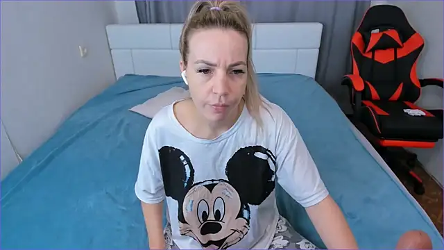 Snapshot of DreamGirl225 chatting on 10/22/25, 07:30 DreamGirl225 online show from 10/22/25, 07:30