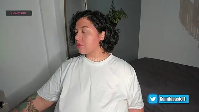 Snapshot of camilapastel chatting on 09/23/25, 12:19 camilapastel online show from 09/23/25, 12:19
