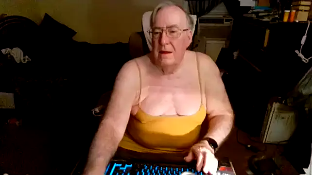 Snapshot of Toastir chatting on 12/08/24, 01:13 Toastir online show from 12/08/24, 01:13