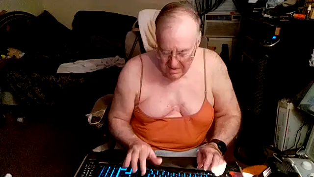 Snapshot of Toastir chatting on 10/03/25, 03:09 Toastir online show from 10/03/25, 03:09