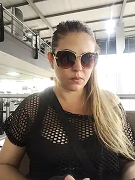 Snapshot of HadaFoster chatting on 02/14/25, 12:14 HadaFoster online show from 02/14/25, 12:14