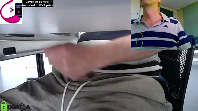 Snapshot of pliko chatting on 06/18/26, 01:37 pliko online show from 06/18/26, 01:37