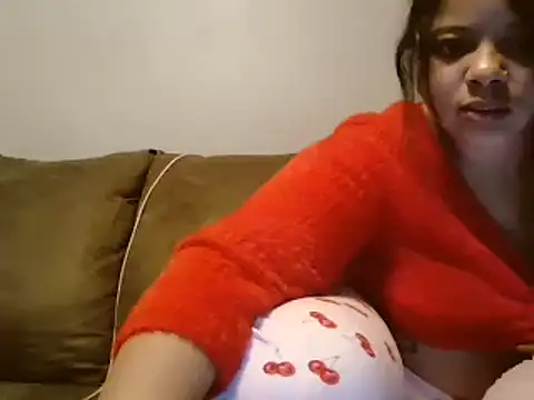 Snapshot of beautylovess chatting on 03/08/25, 10:13 beautylovess online show from 03/08/25, 10:13