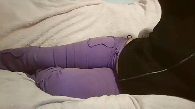 Snapshot of beautylovess chatting on 10/23/25, 11:20 beautylovess online show from 10/23/25, 11:20