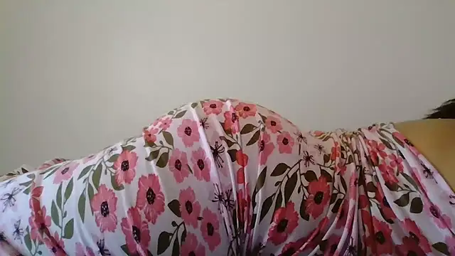 Snapshot of beautylovess chatting on 11/03/25, 08:04 beautylovess online show from 11/03/25, 08:04