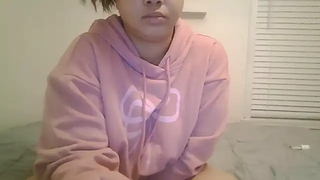 Snapshot of beautylovess chatting on 11/10/25, 09:08 beautylovess online show from 11/10/25, 09:08