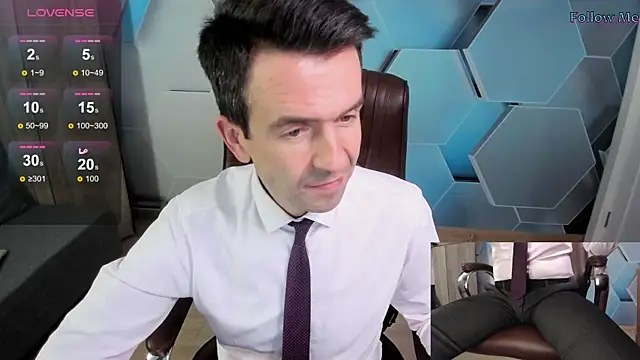 Snapshot of SteveTiger chatting on 12/14/25, 03:28 SteveTiger online show from 12/14/25, 03:28