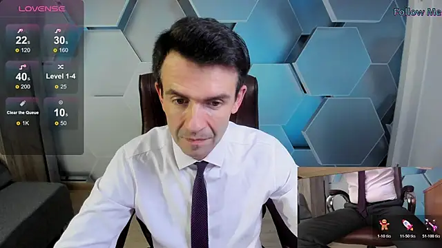 Snapshot of SteveTiger chatting on 12/21/25, 02:24 SteveTiger online show from 12/21/25, 02:24