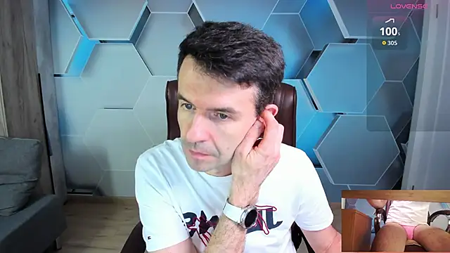 Snapshot of SteveTiger chatting on 03/03/26, 10:10 SteveTiger online show from 03/03/26, 10:10