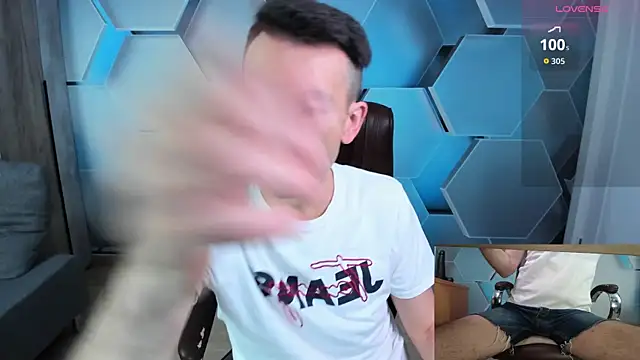 Snapshot of SteveTiger chatting on 03/10/26, 09:36 SteveTiger online show from 03/10/26, 09:36