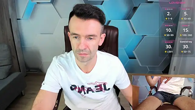 Snapshot of SteveTiger chatting on 03/11/26, 12:00 SteveTiger online show from 03/11/26, 12:00