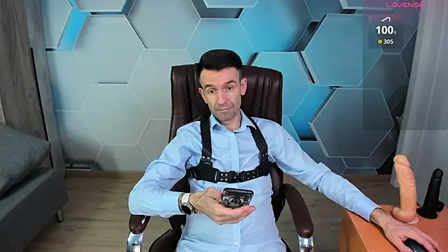 Snapshot of SteveTiger chatting on 03/13/26, 08:32 SteveTiger online show from 03/13/26, 08:32