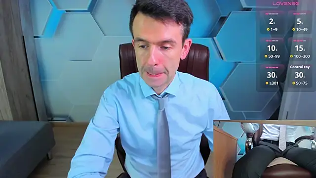 Snapshot of SteveTiger chatting on 04/06/26, 10:27 SteveTiger online show from 04/06/26, 10:27