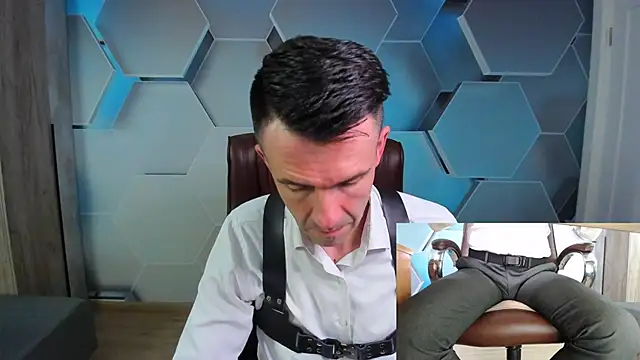 Snapshot of SteveTiger chatting on 04/13/26, 01:27 SteveTiger online show from 04/13/26, 01:27