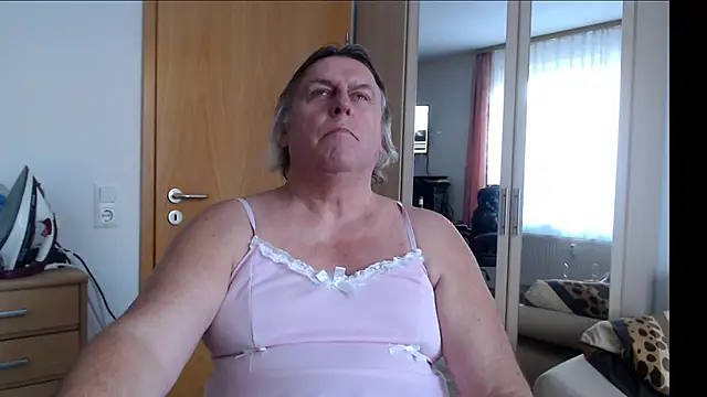 Snapshot of Sissygera chatting on 12/20/24, 01:54 Sissygera online show from 12/20/24, 01:54